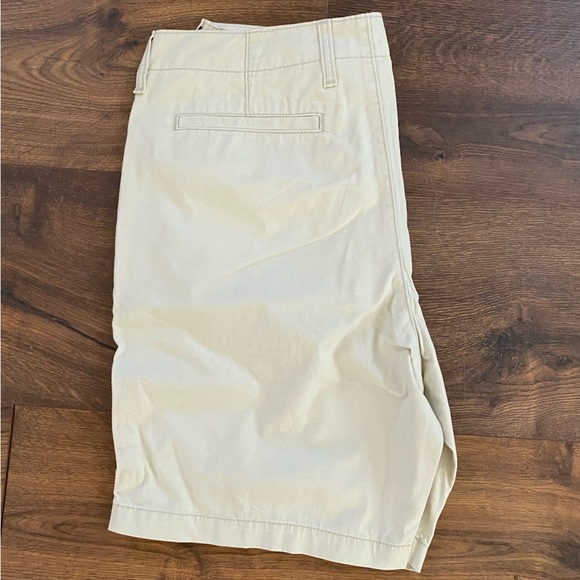 NWT Old Navy Khaki Lived-In flat front shorts SIZE 36 - Picture 4 of 4